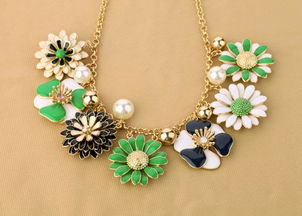 女人饰界 欧美风尚饰品，小雏菊花朵项链点亮女性魅力